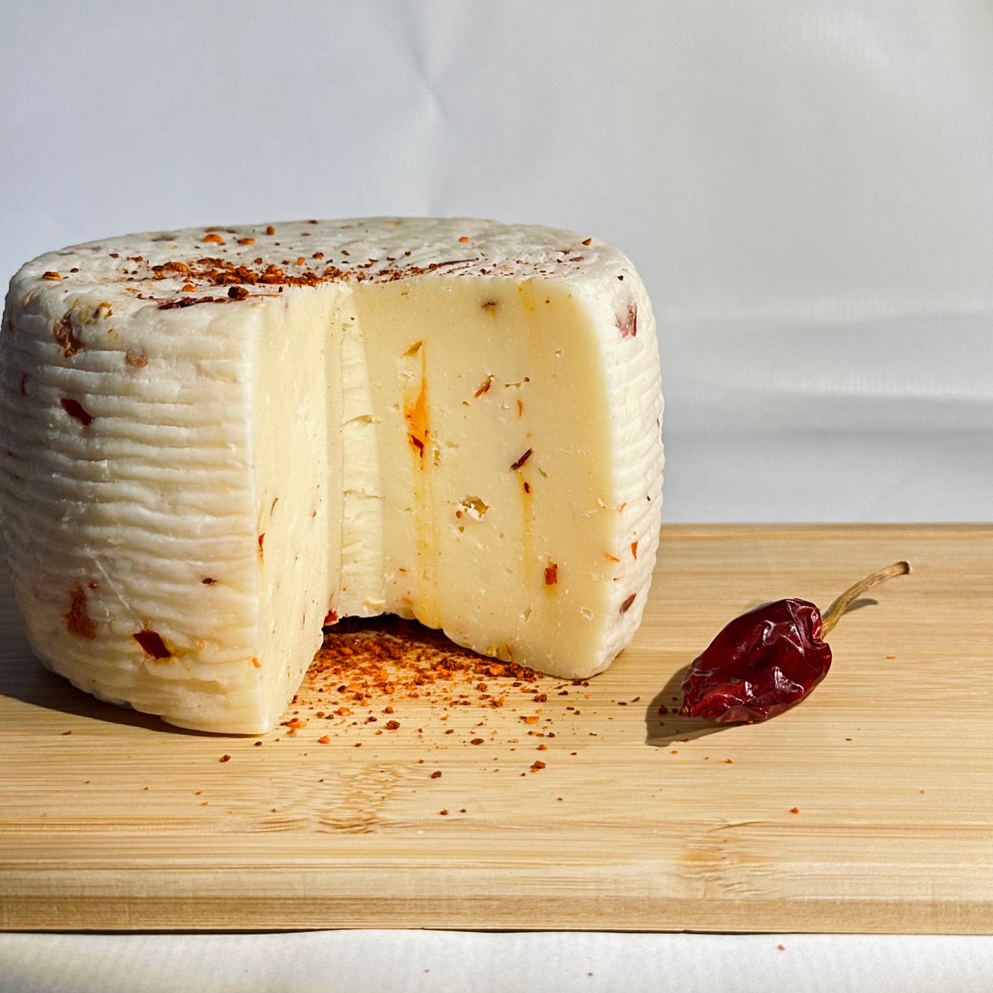 Formaggio vaccino al peperoncino calabrese